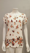 Load and play video in Gallery viewer, CUFF SLEEVE FLORAL VISCOSE BLOUSE
